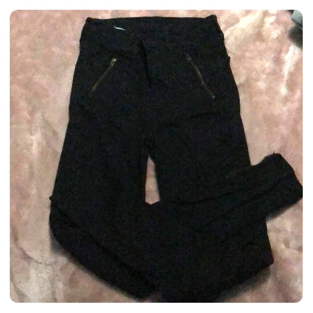 AMERICAN EAGLE SIZE 2 BLACK SKINY JEANS